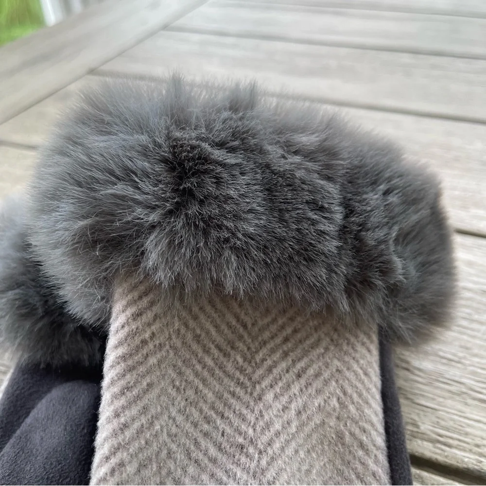 Charlie Paige Gray Fur-Trimmed Herringbone Technology Friendly Gloves NWT
